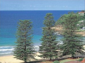Sun-loungers - Blue Seas Villa, Sth Avoca Magnificent Beach & Ocean Views  (AVOCA BEACH)