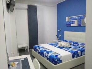 Minibar, escritorio, sistema de insonorización y wifi gratis 