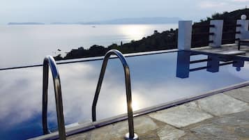 室外游泳池