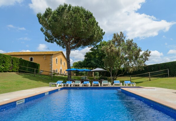 Outdoor pool - Villa Rustica Offer- 5% on 7 nights, Costa Brava, private pool, bbc and garden (Costa brava)