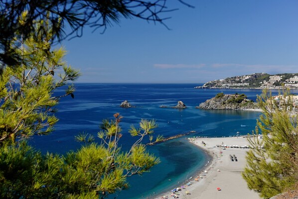 Beach nearby, sun loungers