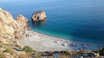 Plage à proximité, chaises longues