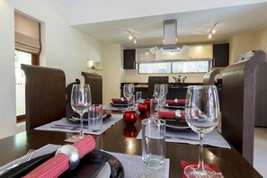 Dining - Baan Batur Is A Beautifully Designed Balinese Style Villa With Pool And Jacuzzi (Ko Samui)