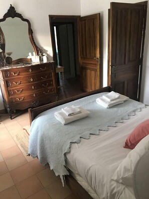 4 Schlafzimmer, Bügeleisen/Bügelbrett, kostenloses WLAN, Bettwäsche