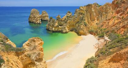 Lovely Apartment on a complex with pool, Wifi, air con plus UK TV available