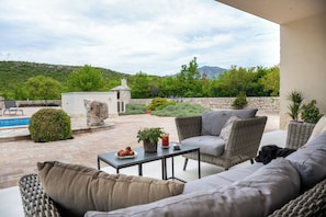 Terrace/patio - Villa Silentio with heated pool, jacuzzi & sauna (Splitsko-Dalmatinska)