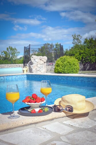 Villa Silentio with heated pool, jacuzzi & sauna