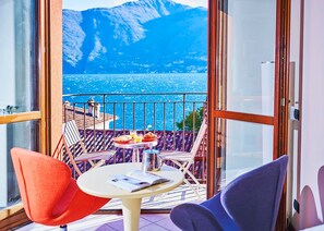 Outdoor dining - Le Quattro Stagioni Lakeview-beach-charging point electric cars-remote working (Acquaseria)