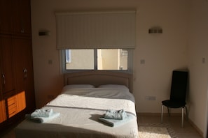 3 bedrooms, iron/ironing board, free WiFi, bed sheets