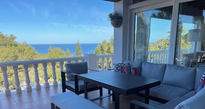 Stunning villa with sea & sunset views, in walking distance to Cala Salada beach
