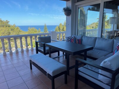 Stunning villa with sea & sunset views, in walking distance to Cala Salada beach