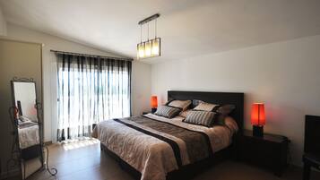 5 dormitorios, caja fuerte, tabla de planchar con plancha y wifi gratis