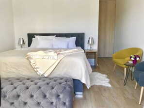 5 bedrooms, iron/ironing board, free WiFi