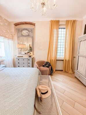 2 bedrooms, desk, iron/ironing board, travel cot - Luxurious 2 bedrooms, 2 bathrooms with view and beautiful terrace (no ZTL) (VERONA)