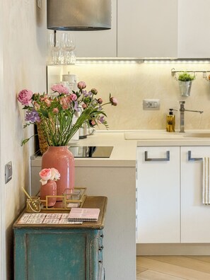 Fridge, microwave, oven, coffee/tea maker