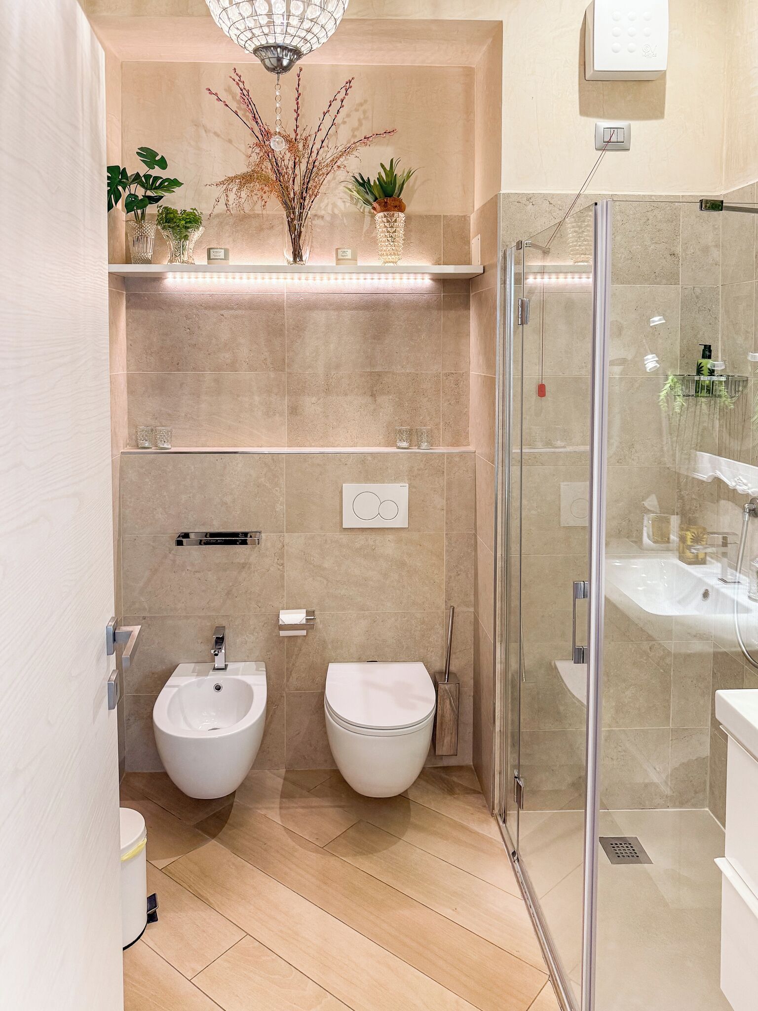 Doccia, asciugacapelli, bidet, asciugamani