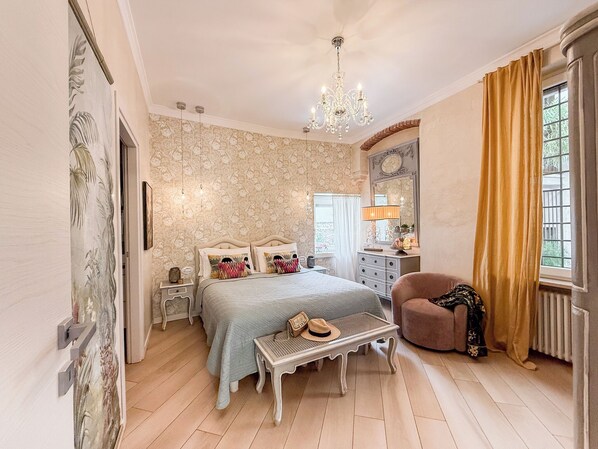 2 Schlafzimmer, Schreibtisch, Bügeleisen/Bügelbrett, Reisekinderbett