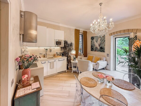 TV - Luxurious 2 bedrooms, 2 bathrooms with view and beautiful terrace (no ZTL) (VERONA)