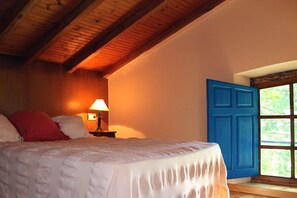 3 bedrooms, travel crib, bed sheets