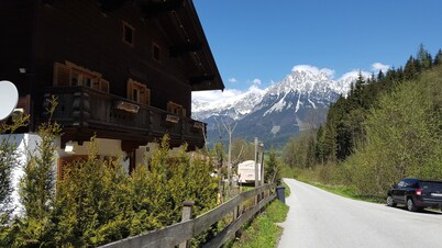 Ellmau: Quaint holiday home, 350 m to the mountain railway in the mountain doctor village