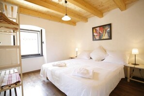2 bedrooms, travel crib, free WiFi, bed sheets