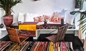 Suite – junior, 1 kingsize-seng | Terrasse/patio