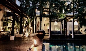 Outdoor pool - Tribal Hotel (Granada)