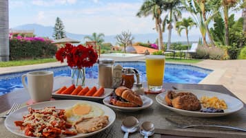 Desayuno todos los días (con cargo)