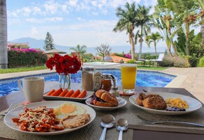 Desayuno todos los días (con cargo)
