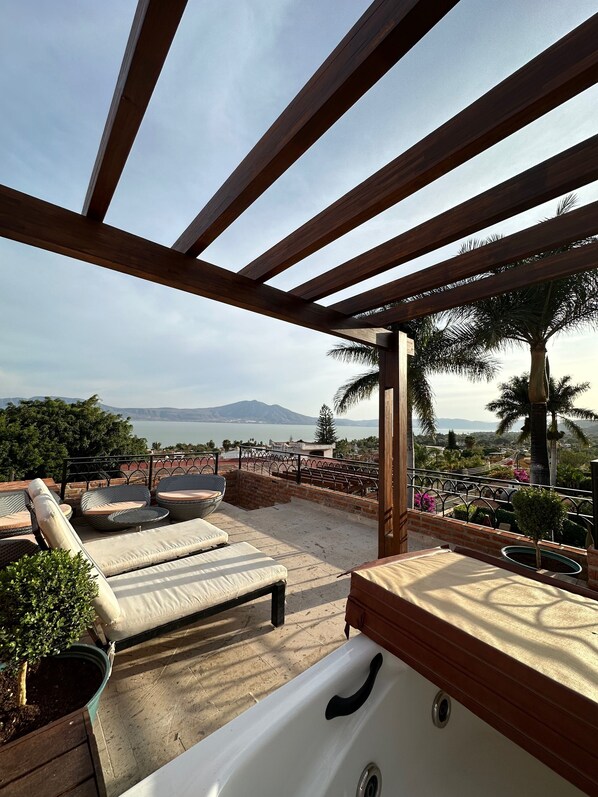 Suite estudio Deluxe | Tina de hidromasaje privada