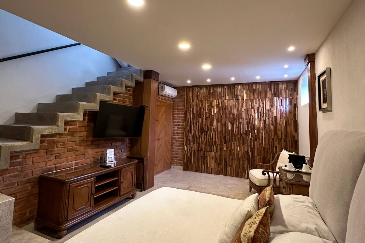 Deluxe Studio Suite