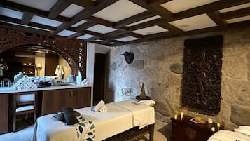 Couples treatment room(s), sauna, hot tub, steam room