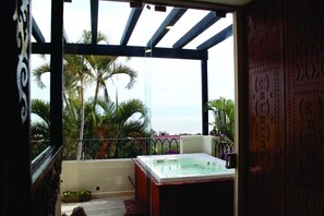 Bañera de hidromasaje privada