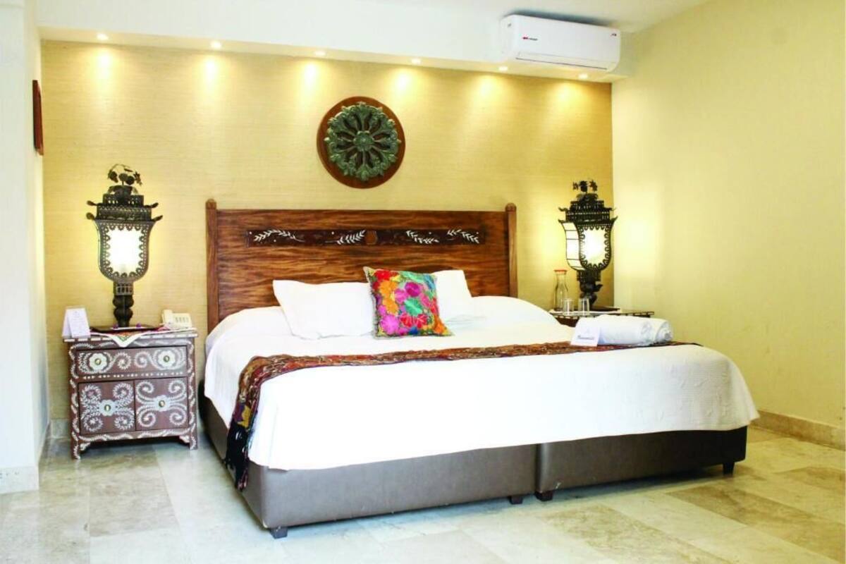 Room 10, 1 King Bed