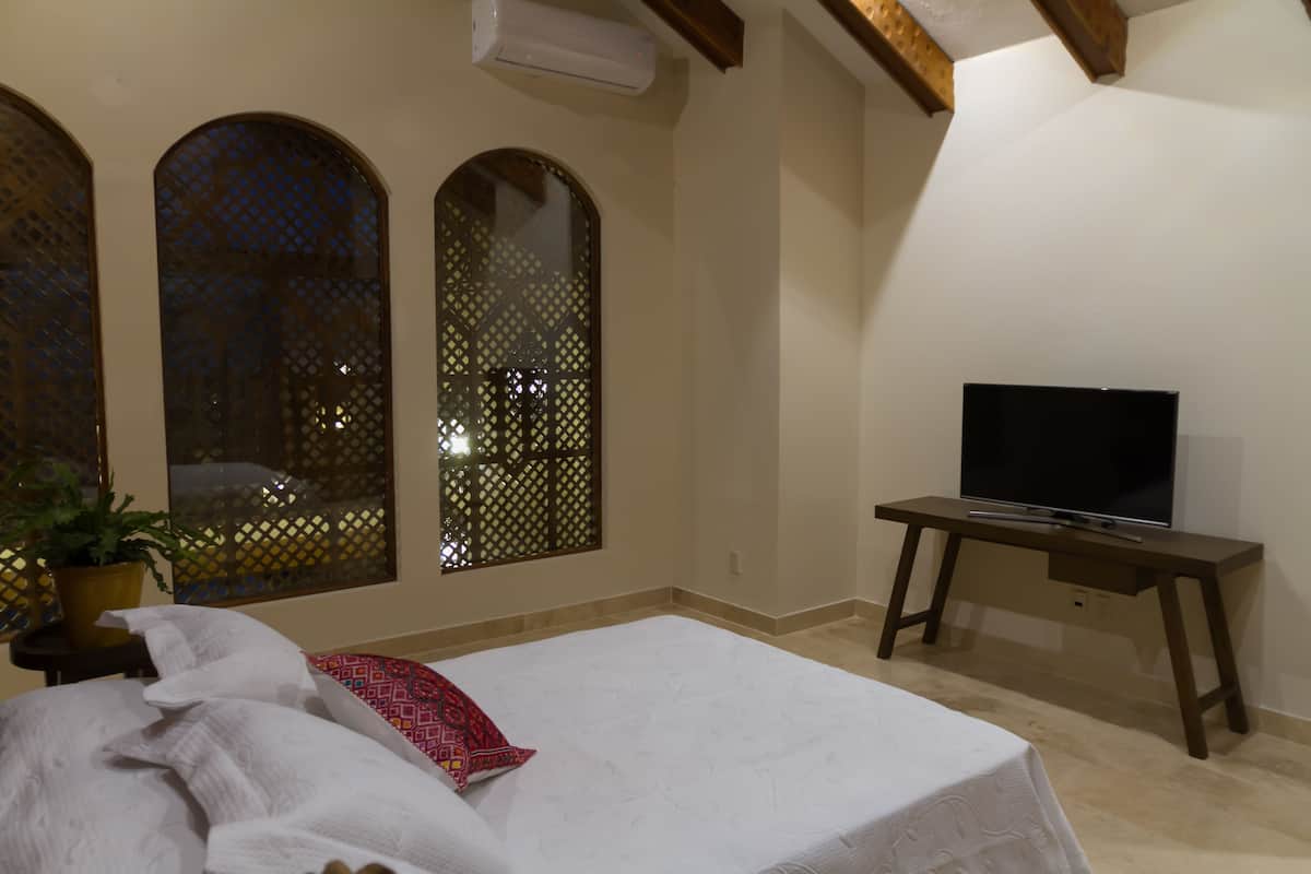 Comfort kamer | 1 slaapkamer, luxe beddengoed, donzen dekbedden, een kluis op de kamer