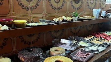 Desayuno bufé gratuito y diario