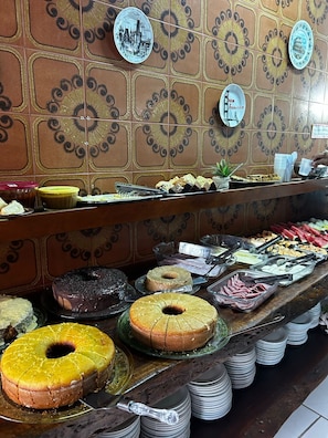 Bao gồm bữa sáng buffet hàng ngày