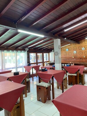 Free daily buffet breakfast - Pousada Chiclé (Itatiaia)