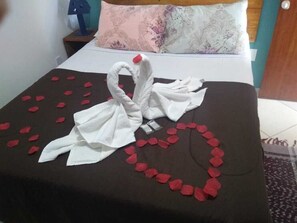 Habitación estándar con 2 camas individuales | Ropa de cama de alta calidad, minibar, cortinas opacas y wifi gratis