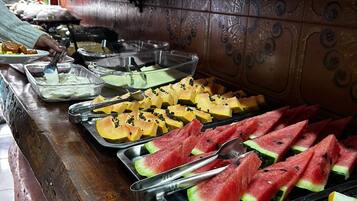 Sudah termasuk sarapan prasmanan setiap hari