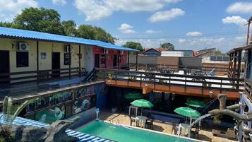 Kolam renang outdoor