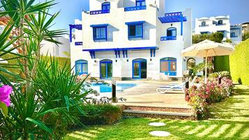 Deluxe-huvila, pääsy uima-altaalle | Terassi/patio