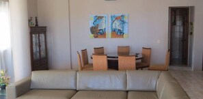 Deluxe House, Multiple Beds, Non Smoking | Family dining