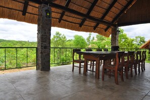 Breakfast, lunch, dinner served; local and international cuisine 