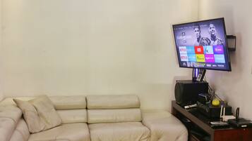 Basic Villa, Multiple Beds, Non Smoking, Courtyard View | Living area