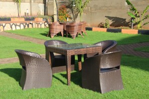 Garden view - Kampala Suburbs Apartment (Kampala)