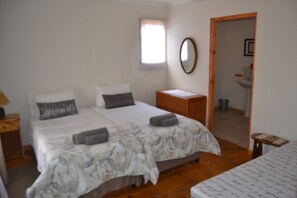 Perhetalo, useita sänkyjä, tupakointi kielletty, näköala puutarhaan | 2 makuuhuonetta, untuvapeitot, yksilöllisesti sisustettu