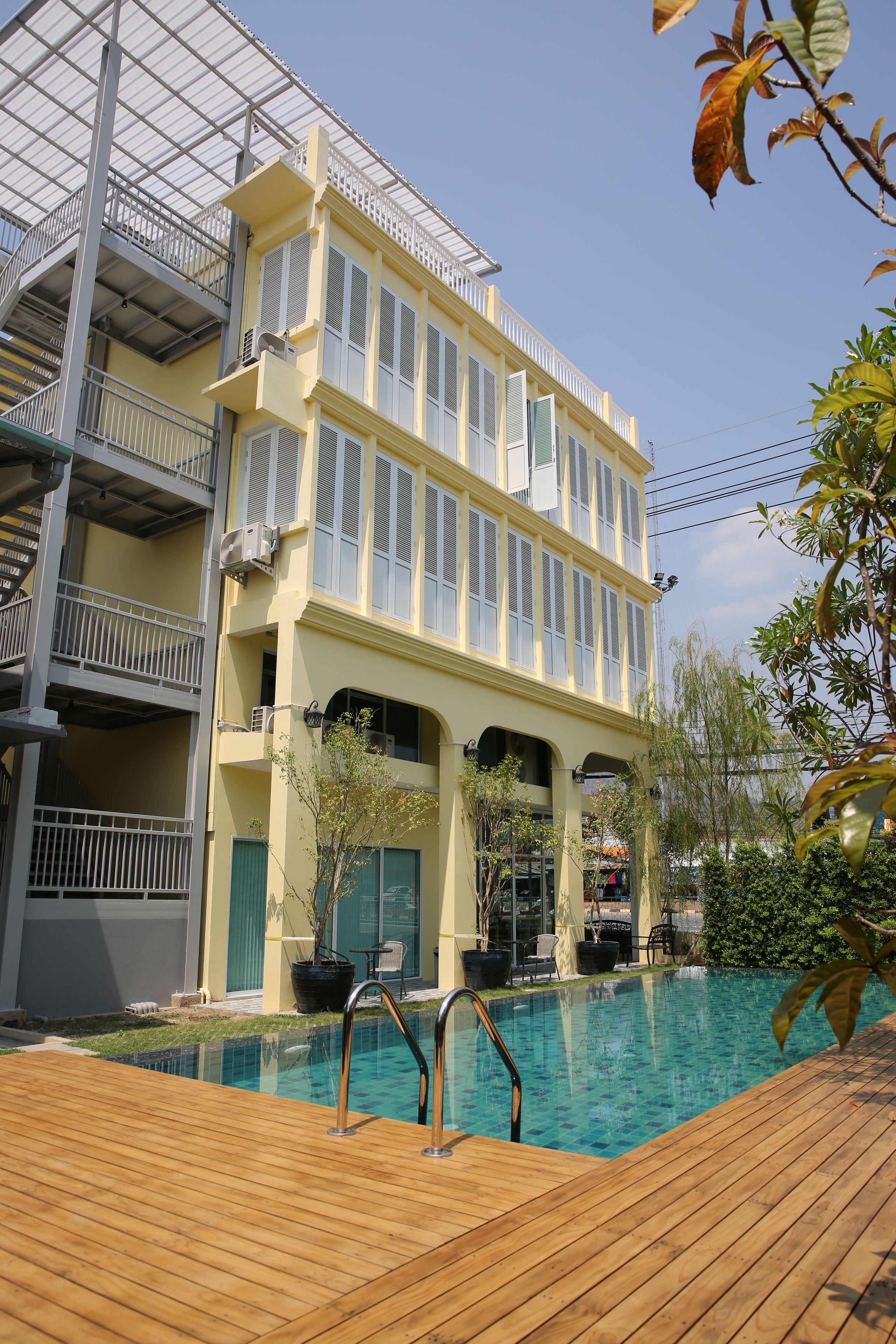 المنشأة من الخارج