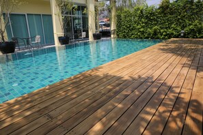 Kolam renang outdoor