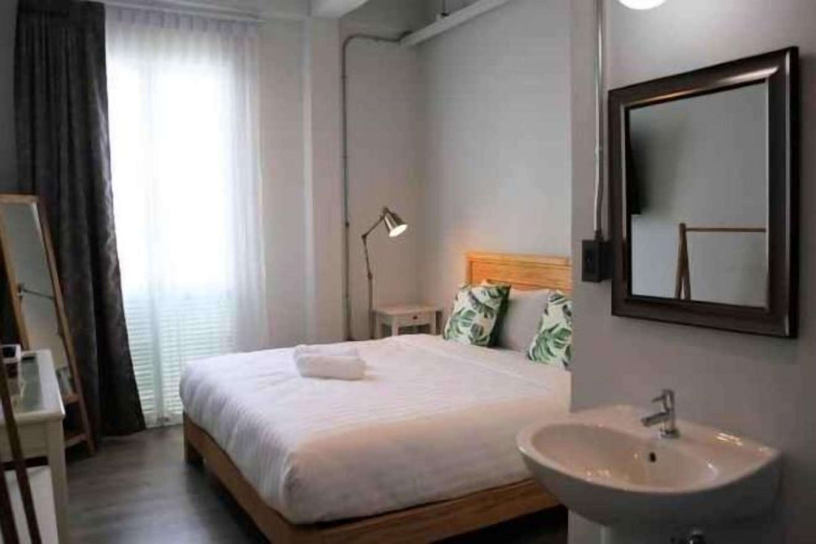 Wifi gratis y ropa de cama